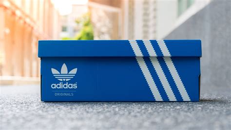 caja adidas falsa vs